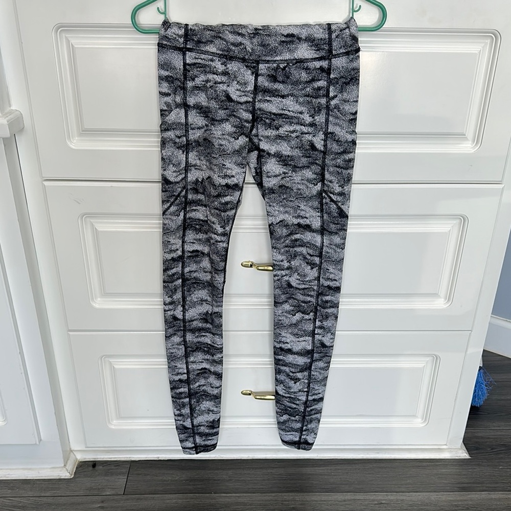 Lululemon Athletica Speed Tight V Power Luxestreme Hazy Days Black/White
